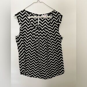 CANDIES BLACK AND WHITE TOP SIZE M